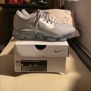 Nike vapormax size 6